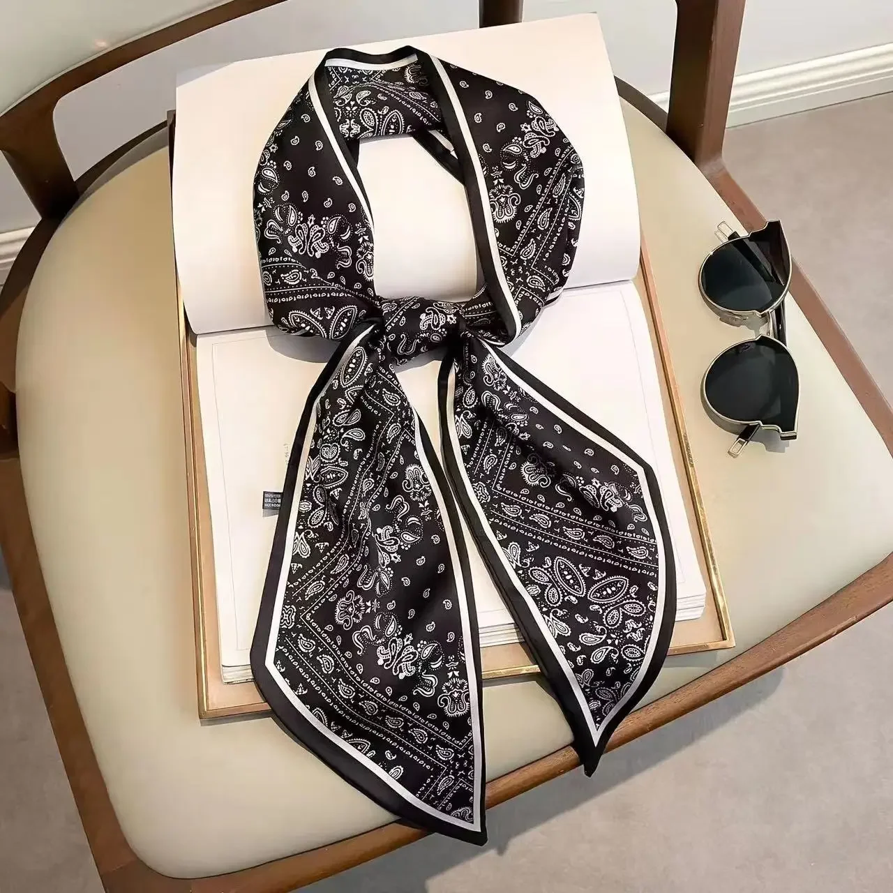 Luxury Bags Brands For Women - Lenço Estreito Estampado Xadrez com Design