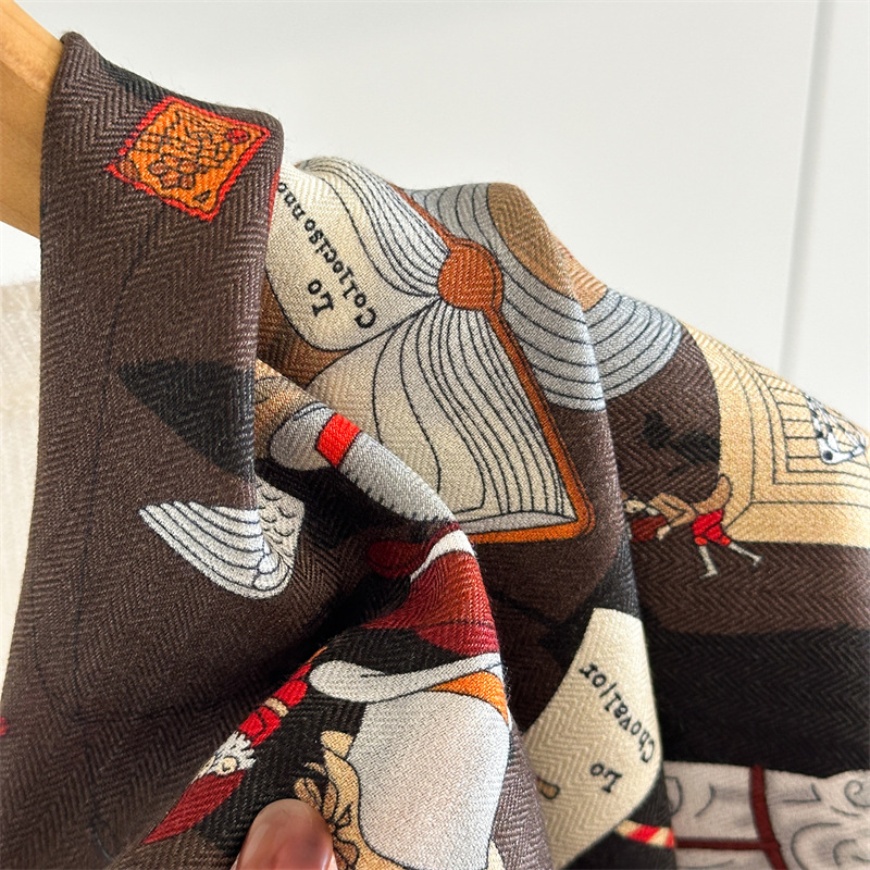 Lenço Estampado Dupla Face 65C - Luxury Bags Hong Kong avaliação e preço