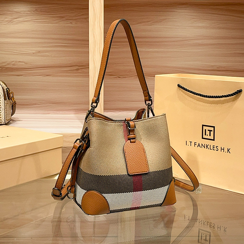 Nova Bolsa Bucket de Couro Gen - Luxury Bags Hong Kong avaliação e preço
