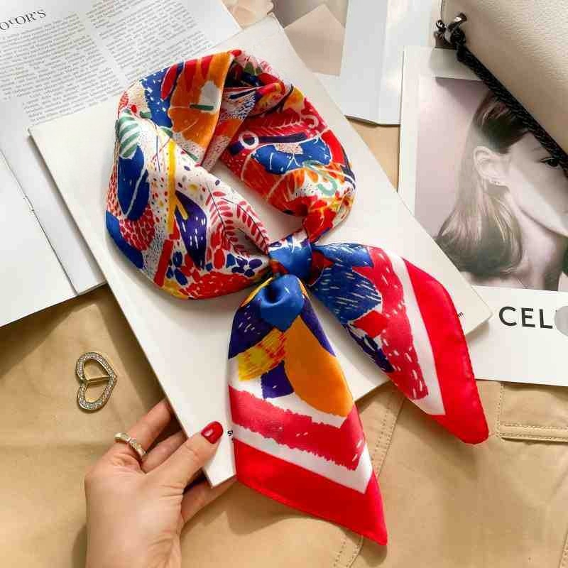 Lenço Quadrado de Seda Estampa - Luxury Bags Duffle avaliação e preço